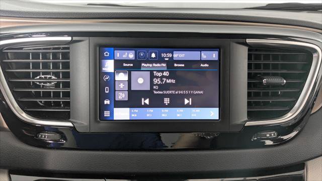 Used 2023 Chrysler Voyager LX image 29