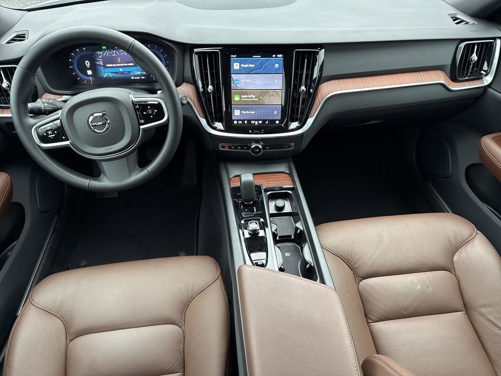 Used 2025 Volvo V60 B5 Cross Country Plus image 18