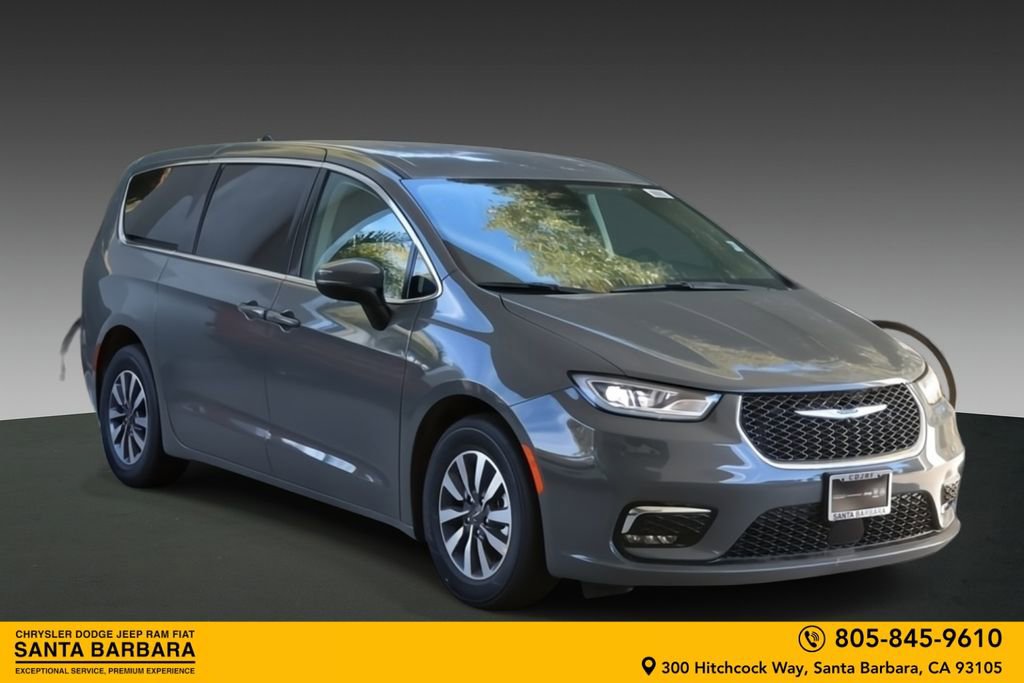 Used 2023 Chrysler Pacifica Touring-L image 1