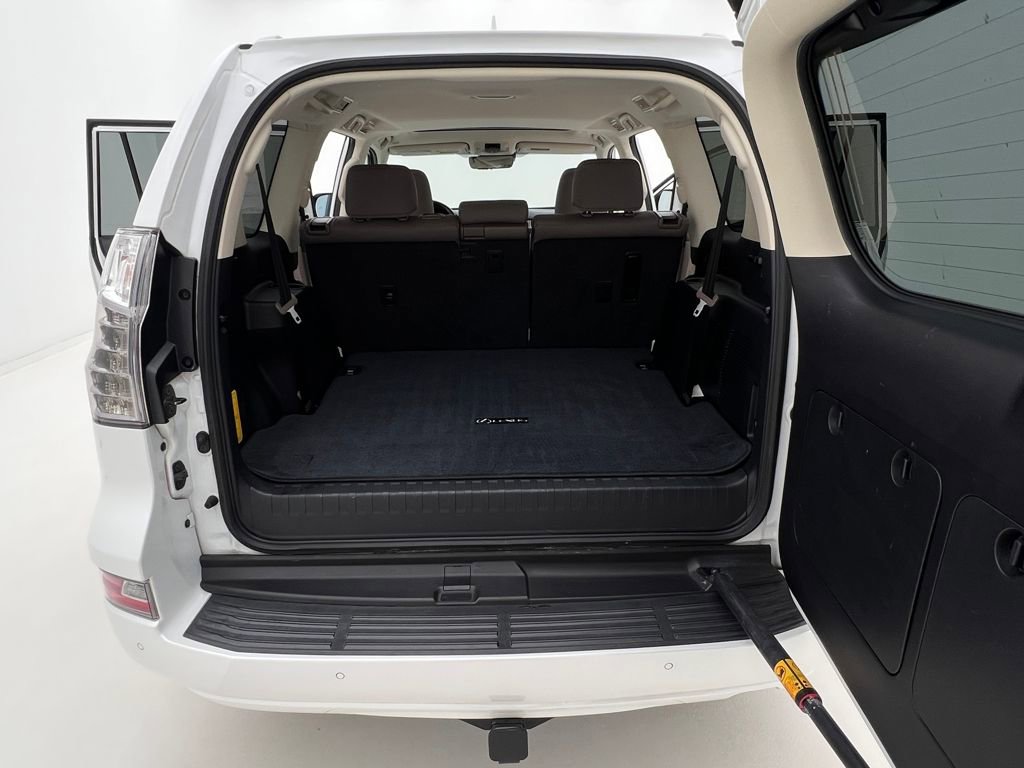Used 2020 Lexus GX 460 Premium w/ Premium Package image 25