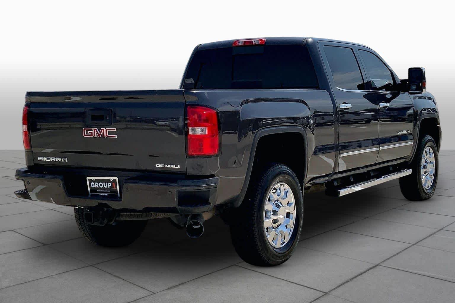 Used 2015 GMC Sierra 2500 Denali w/ Duramax Plus Package AWD/4WD image 13