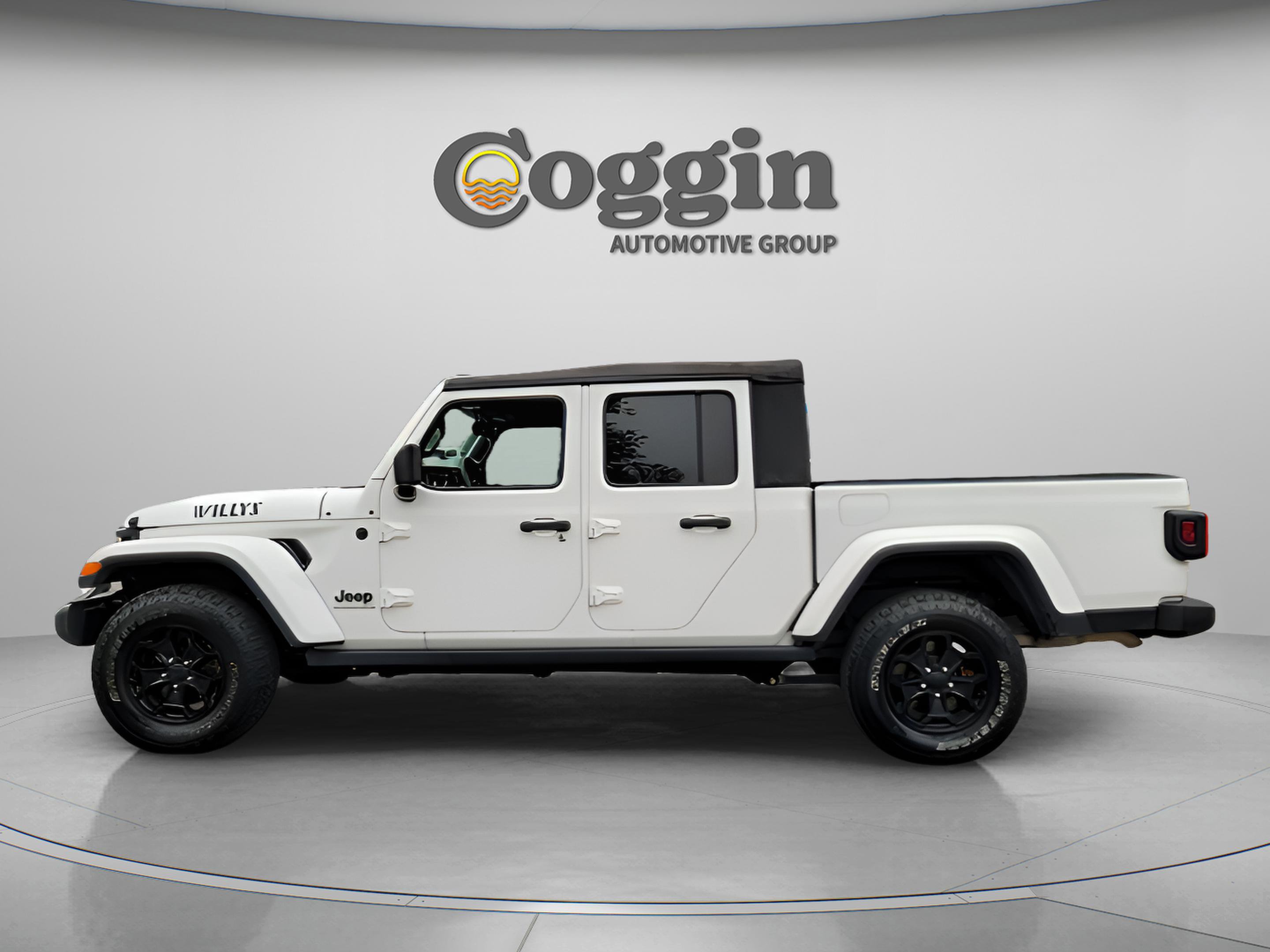 Used 2023 Jeep Gladiator Sport image 2