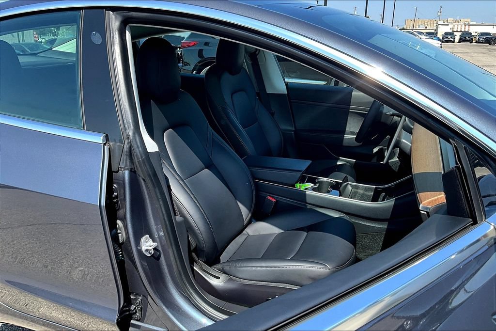 Used 2020 Tesla Model 3 Standard Range Plus RWD image 9
