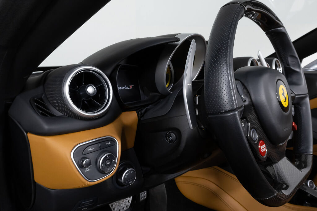 Used 2016 Ferrari California T RWD image 32