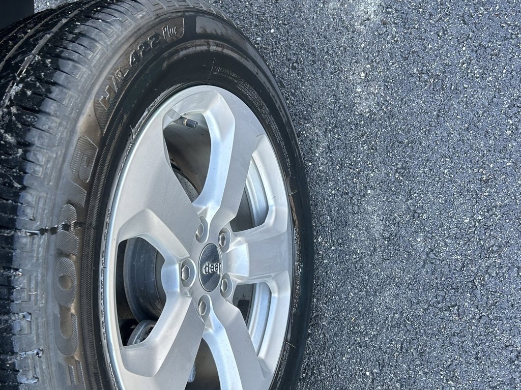 Used 2021 Jeep Compass Latitude w/ Sun and Sound Group image 17