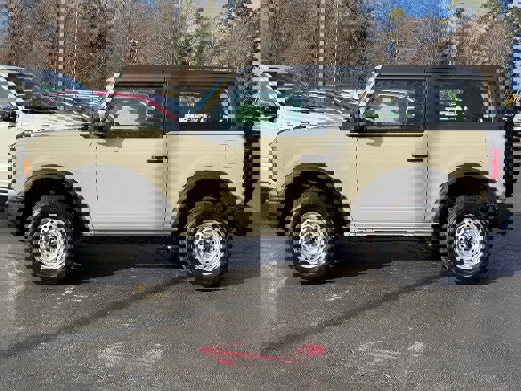 New 2025 Ford Bronco 2-Door image 3