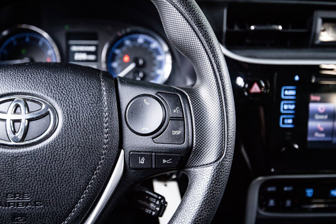 Used 2018 Toyota Corolla LE image 15