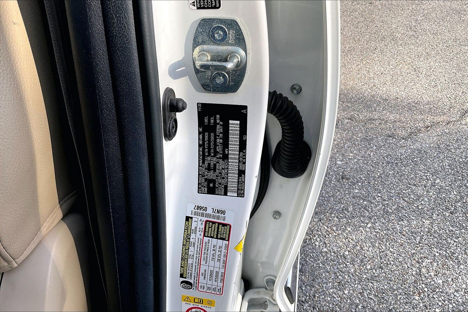 Used 2021 Toyota Sequoia Platinum AWD/4WD image 36