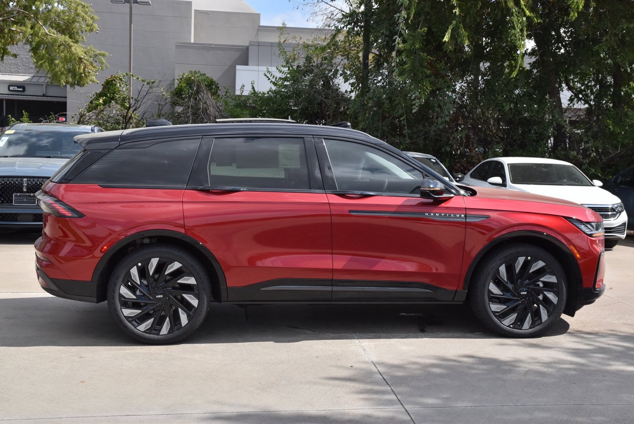 New 2026 Lincoln Nautilus Reserve AWD/4WD image 5