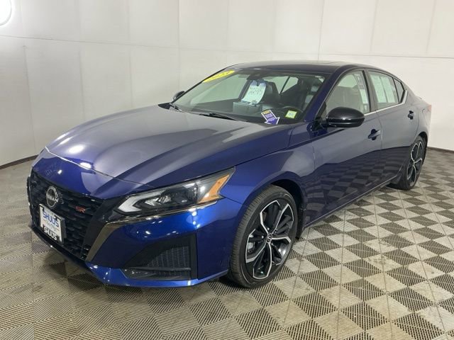 Used 2023 Nissan Altima 2.5 SR w/ SR Premium Package image 4