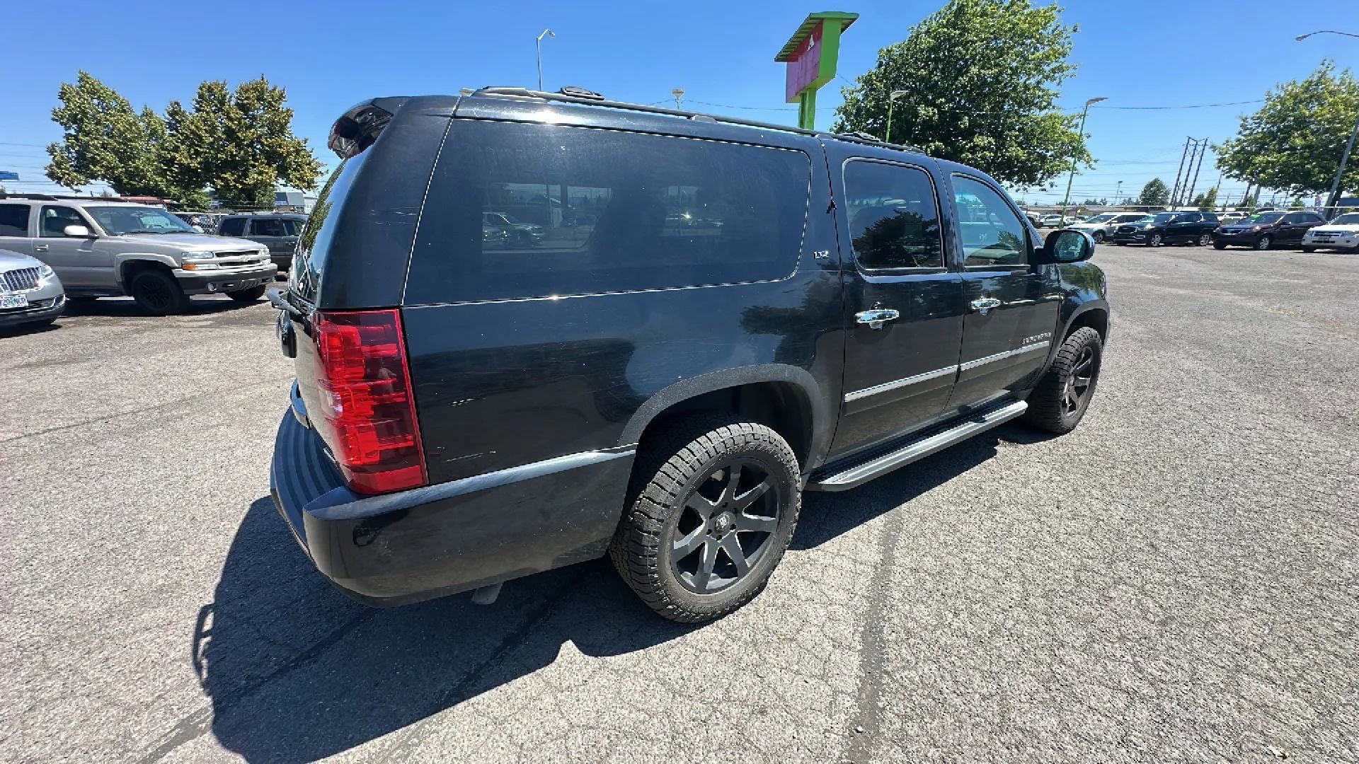 Used 2012 Chevrolet Suburban LTZ image 3
