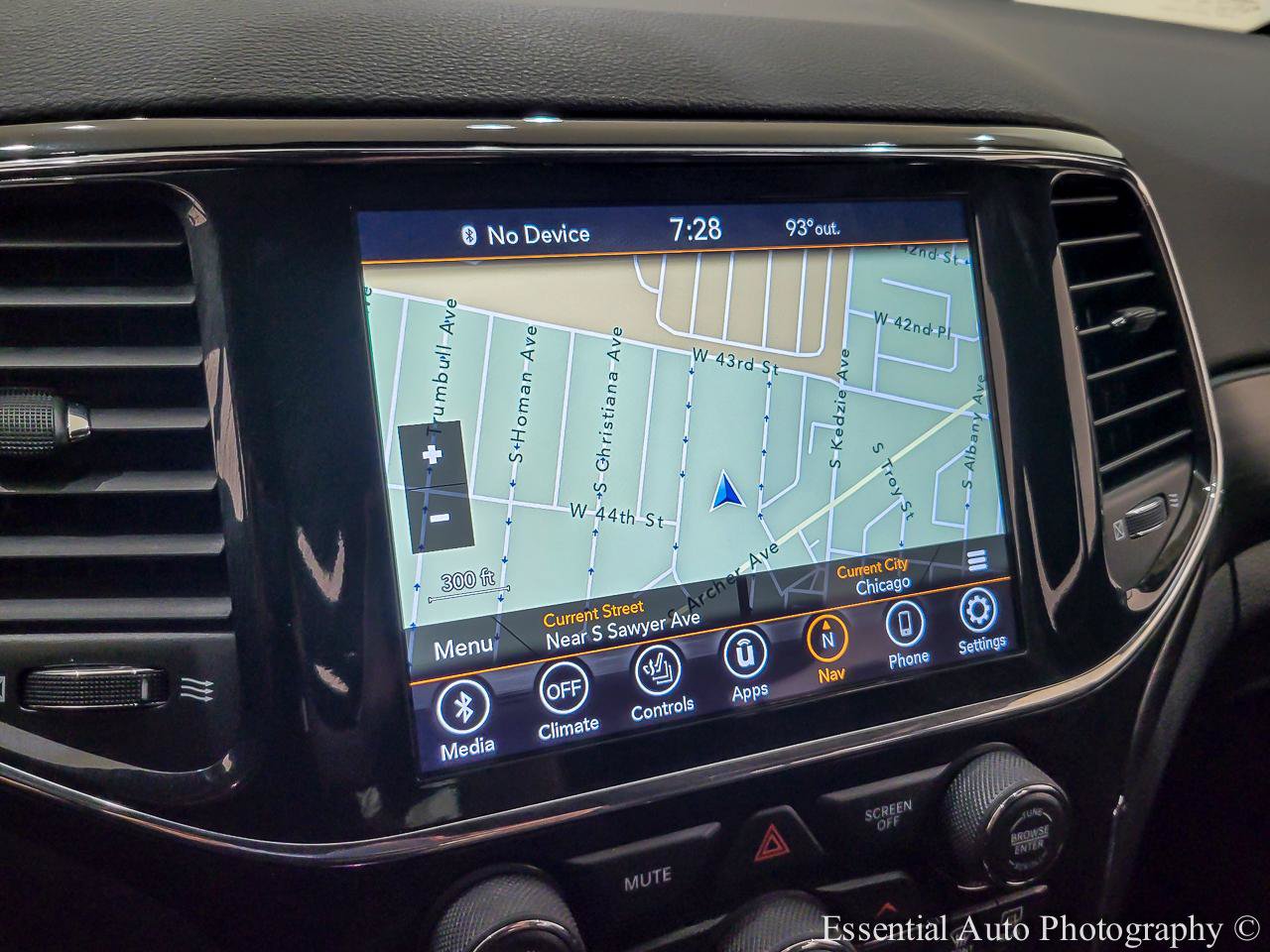 Used 2021 Jeep Grand Cherokee Laredo X AWD/4WD image 21