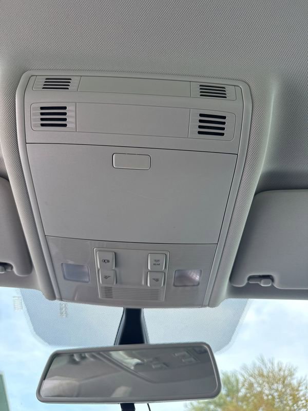 Used 2018 Volkswagen Golf S image 24