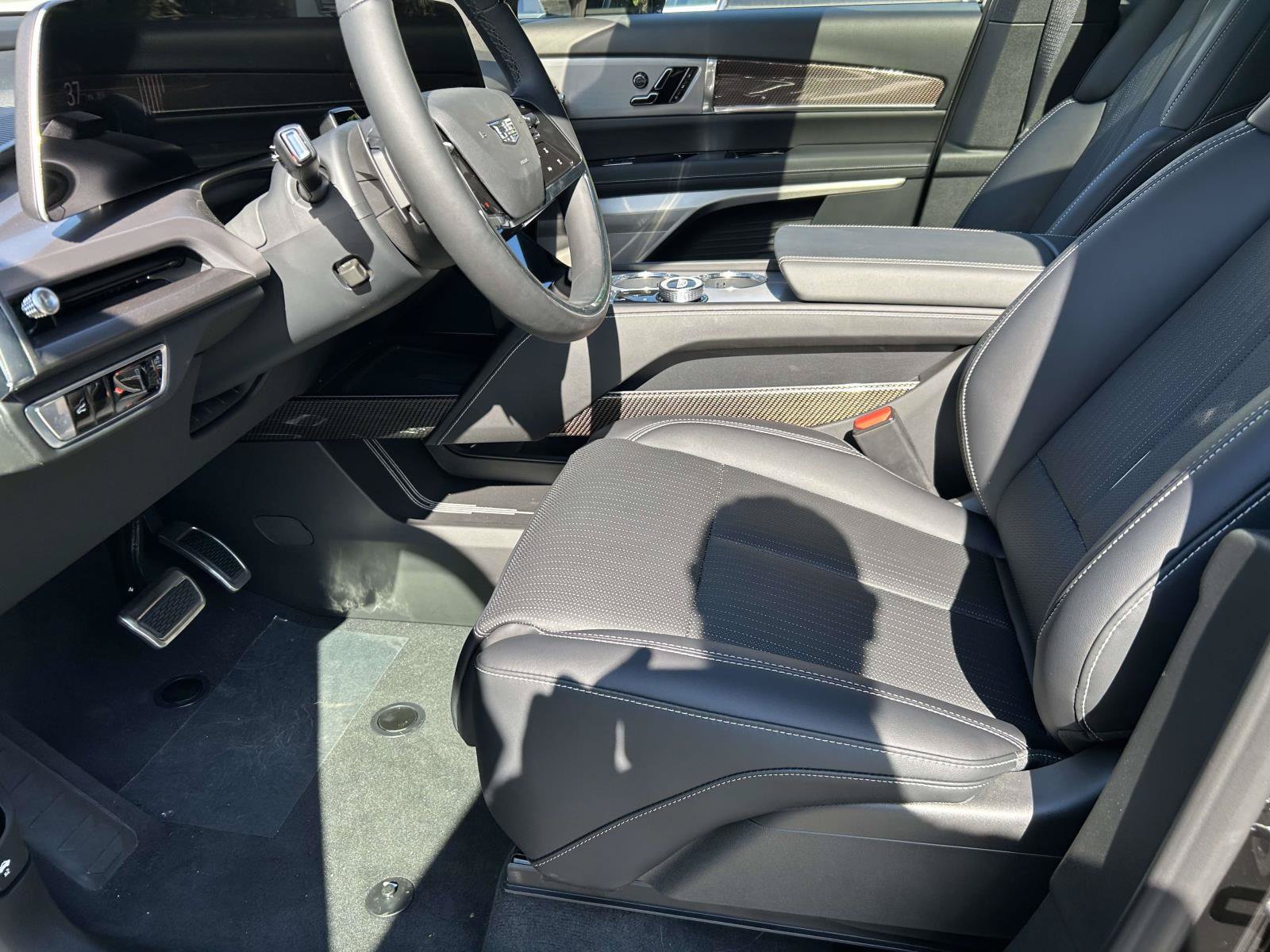 New 2027 Cadillac Vistiq Luxury AWD/4WD image 21