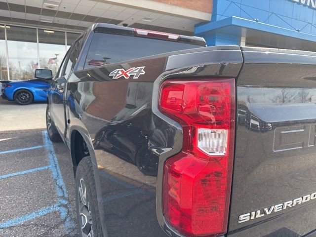 Used 2023 Chevrolet Silverado 1500 LT AWD/4WD image 15