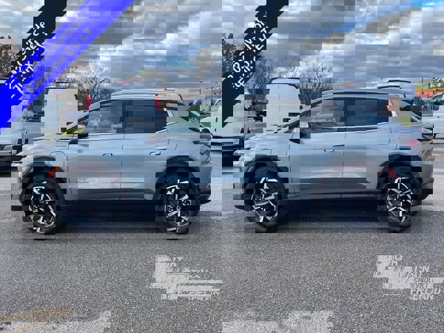 New 2026 Chevrolet Equinox EV LT image 2