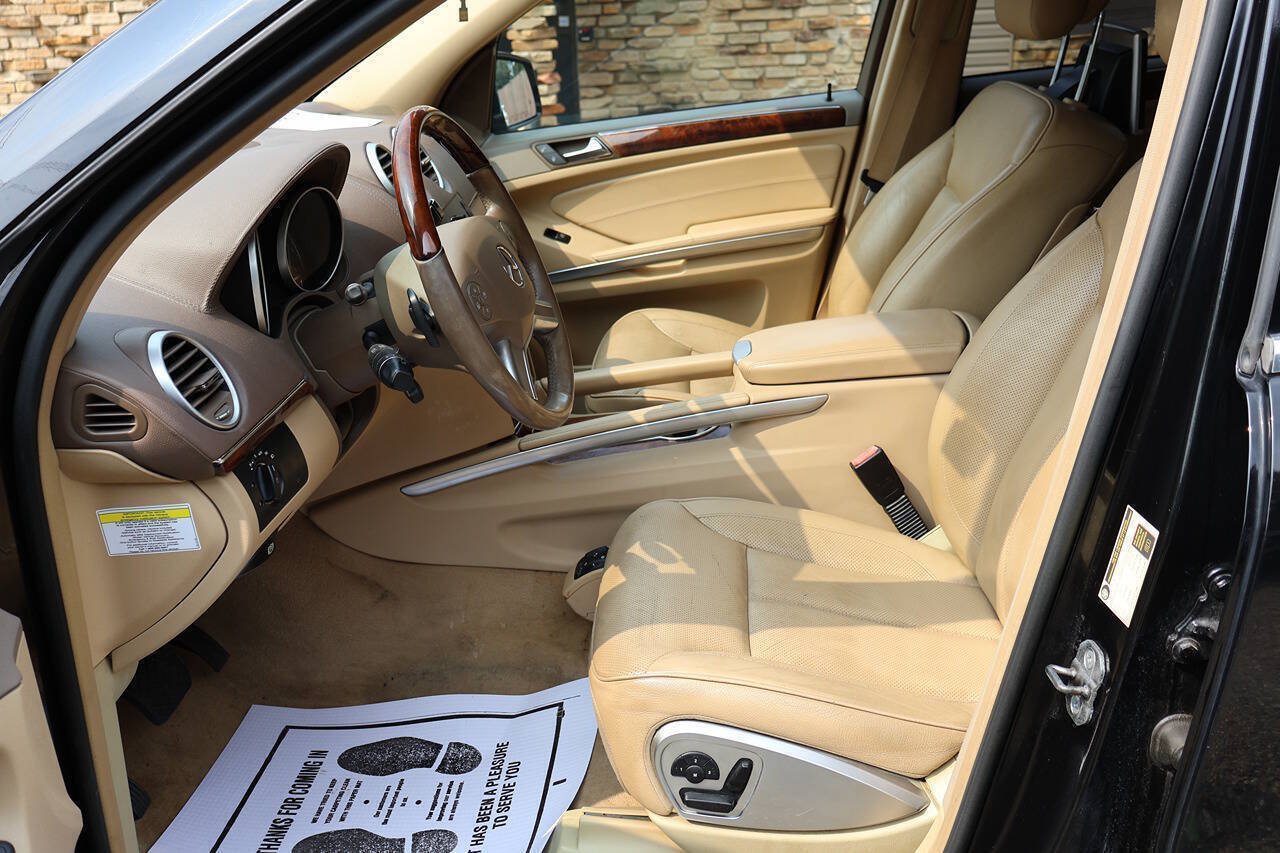 Used 2011 Mercedes-Benz GL 550 4MATIC image 16