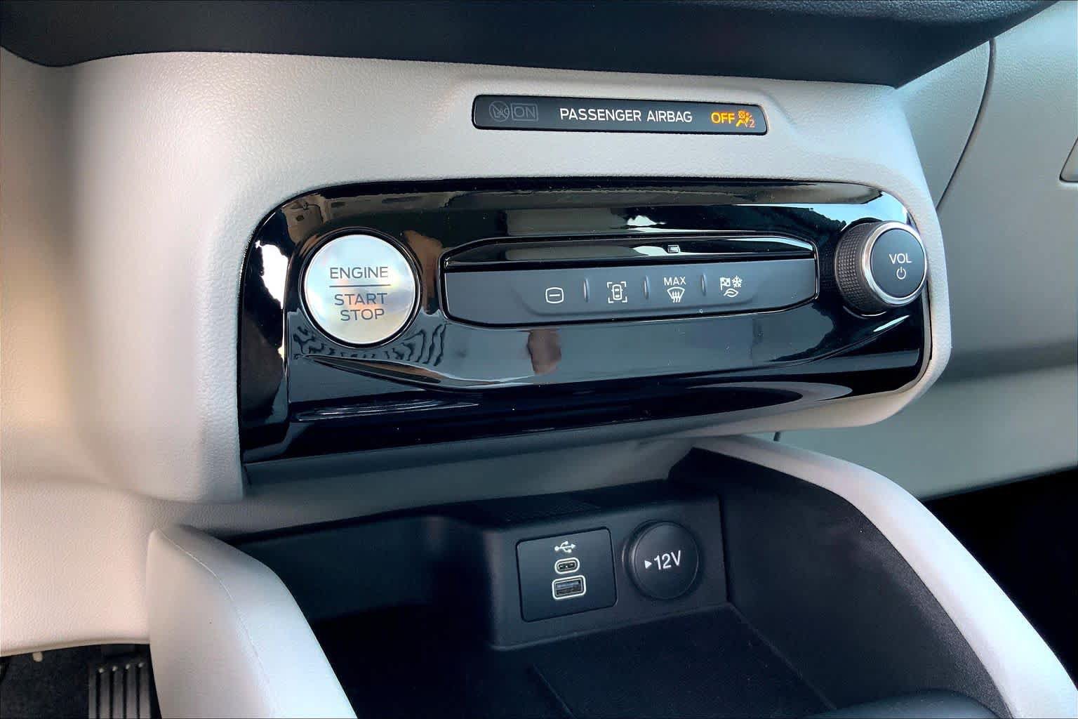 Used 2025 Ford Escape SE FWD image 57