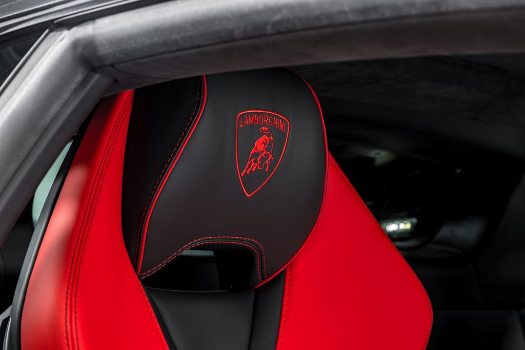 Used 2021 Lamborghini Huracan EVO RWD image 36