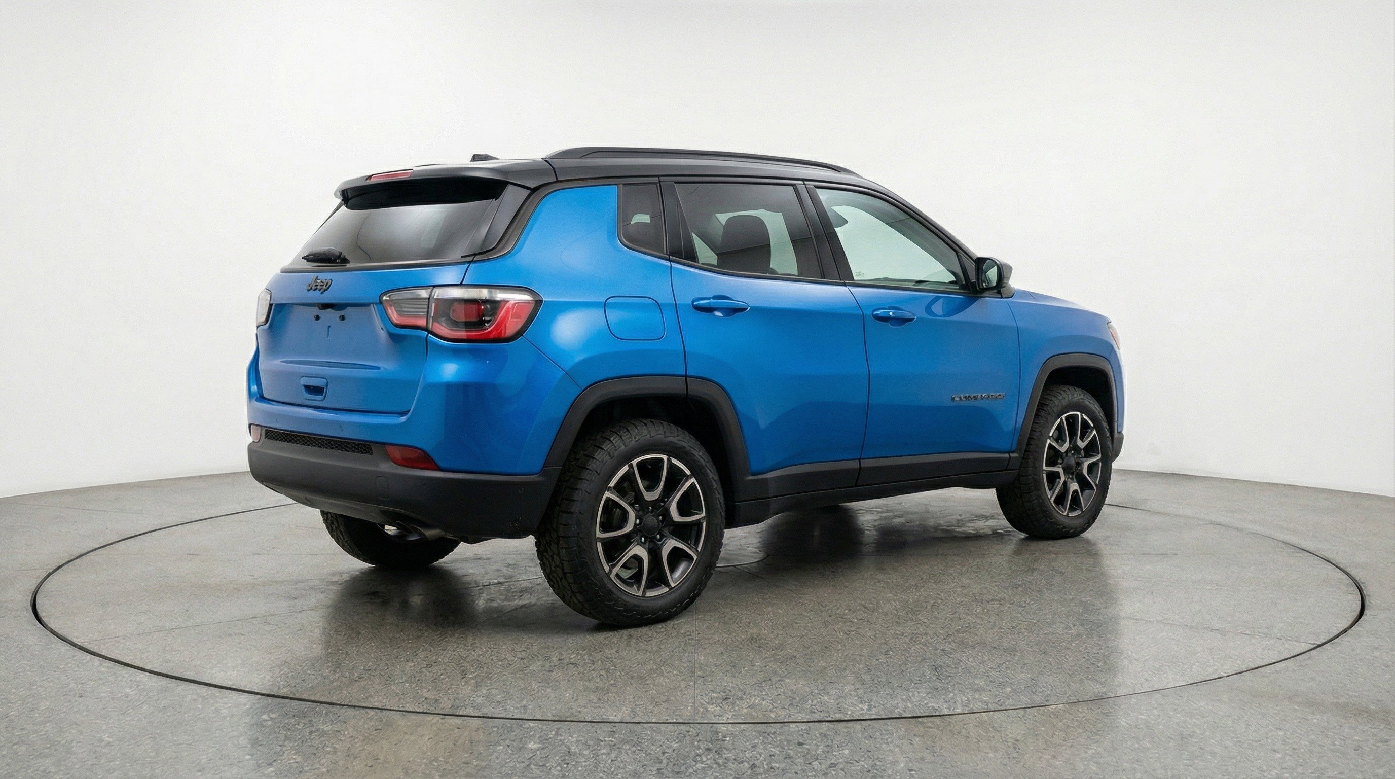 Used 2025 Jeep Compass Trailhawk AWD/4WD image 9