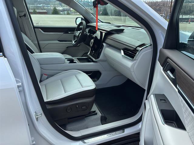 Used 2024 GMC Acadia Denali image 20