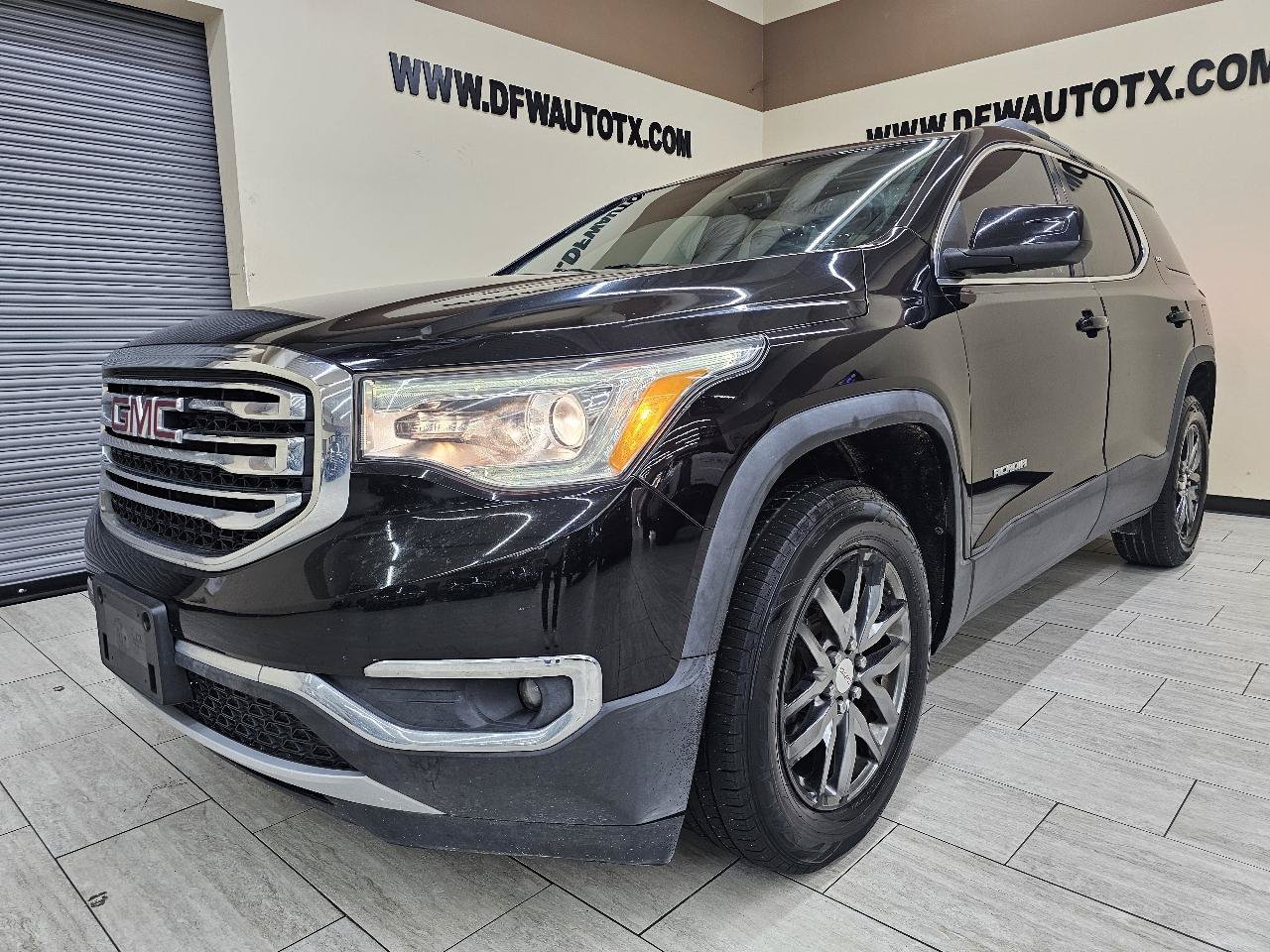 Used 2017 GMC Acadia SLT FWD image 2