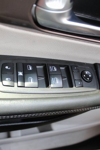 Used 2021 Chrysler Voyager LX image 17