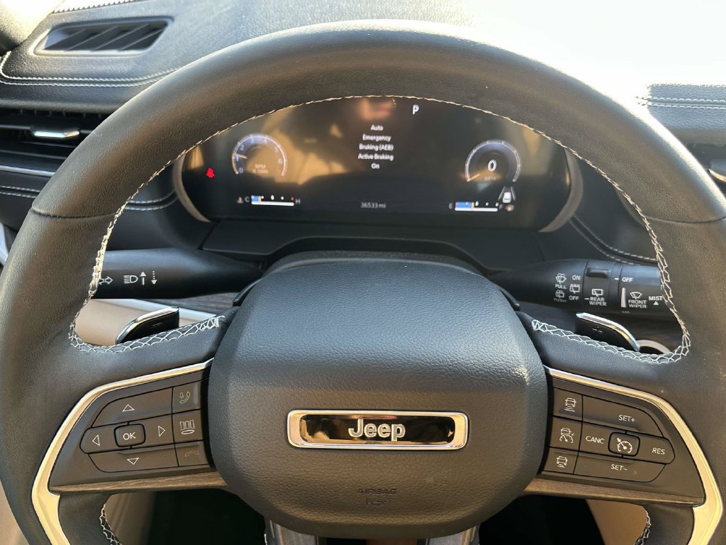 Used 2023 Jeep Grand Cherokee Limited AWD/4WD image 20