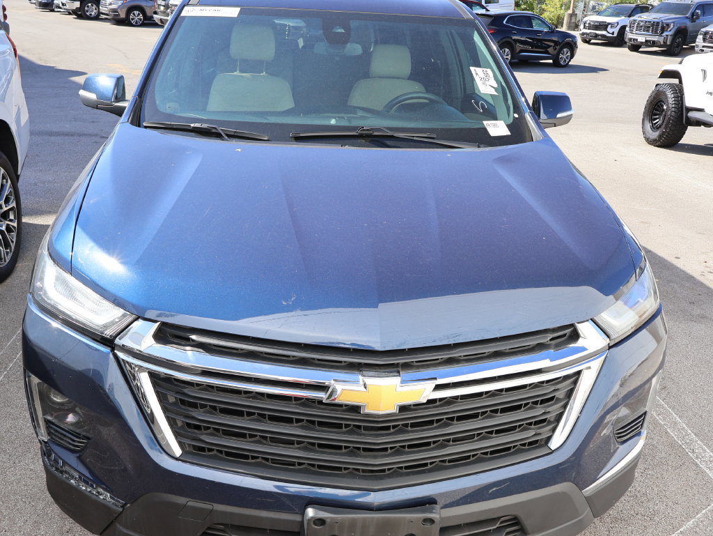 Used 2023 Chevrolet Traverse LS w/ Safety Package FWD image 4