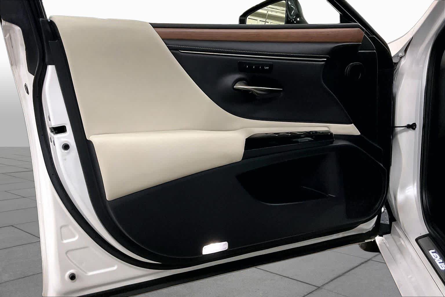 Used 2023 Lexus ES 350 w/ Premium Package FWD image 22