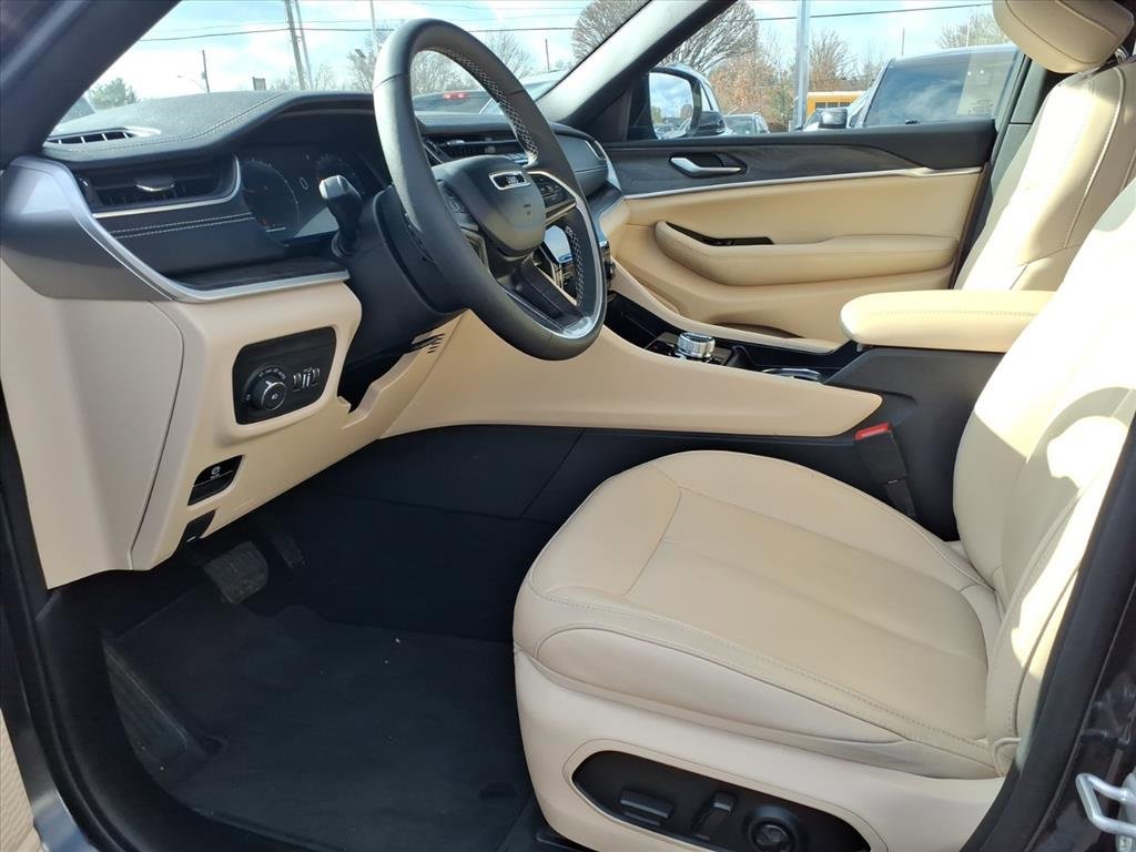 Certified 2024 Jeep Grand Cherokee Limited image 13