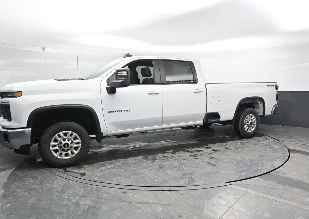 Used 2024 Chevrolet Silverado 2500 LT w/ Convenience Package image 8