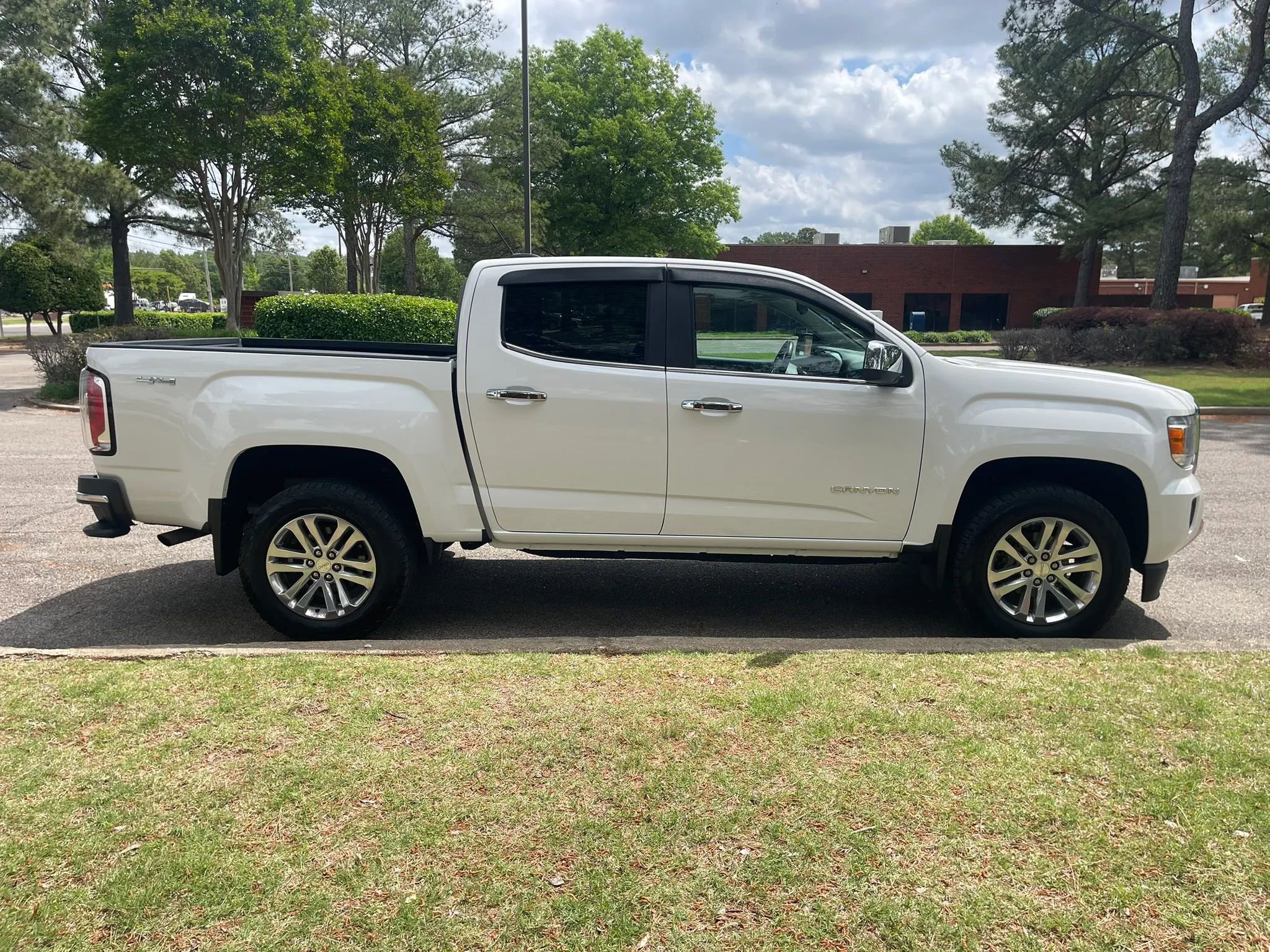 Used 2018 GMC Canyon SLT w/ Driver Alert Package image 6