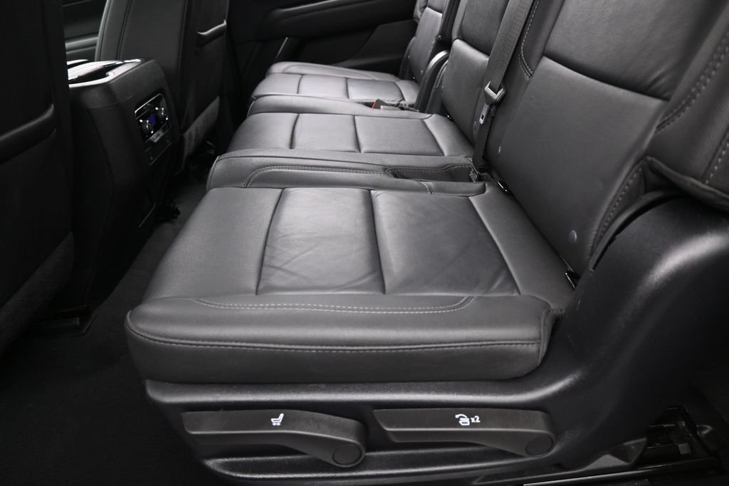 Used 2025 Chevrolet Suburban LT RWD image 37