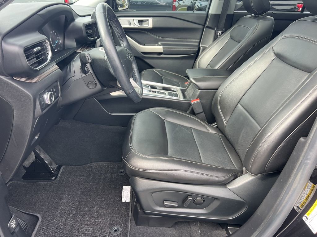Used 2022 Ford Explorer Limited w/ Equipment Group 301A image 18