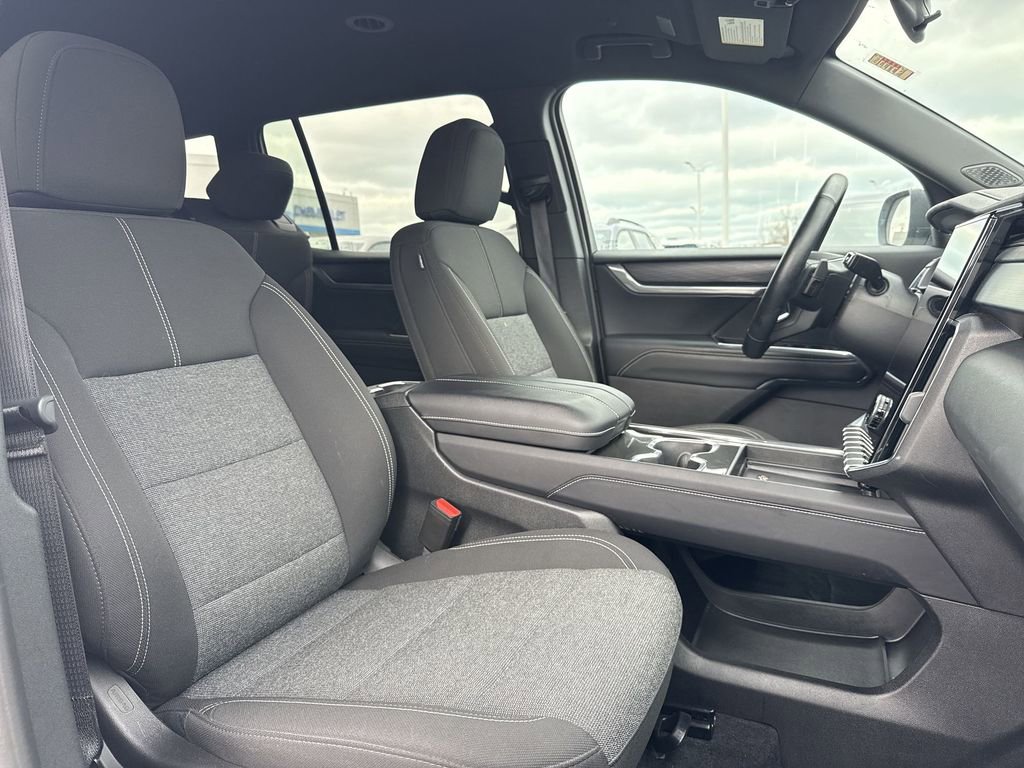 Used 2025 GMC Acadia Elevation image 26