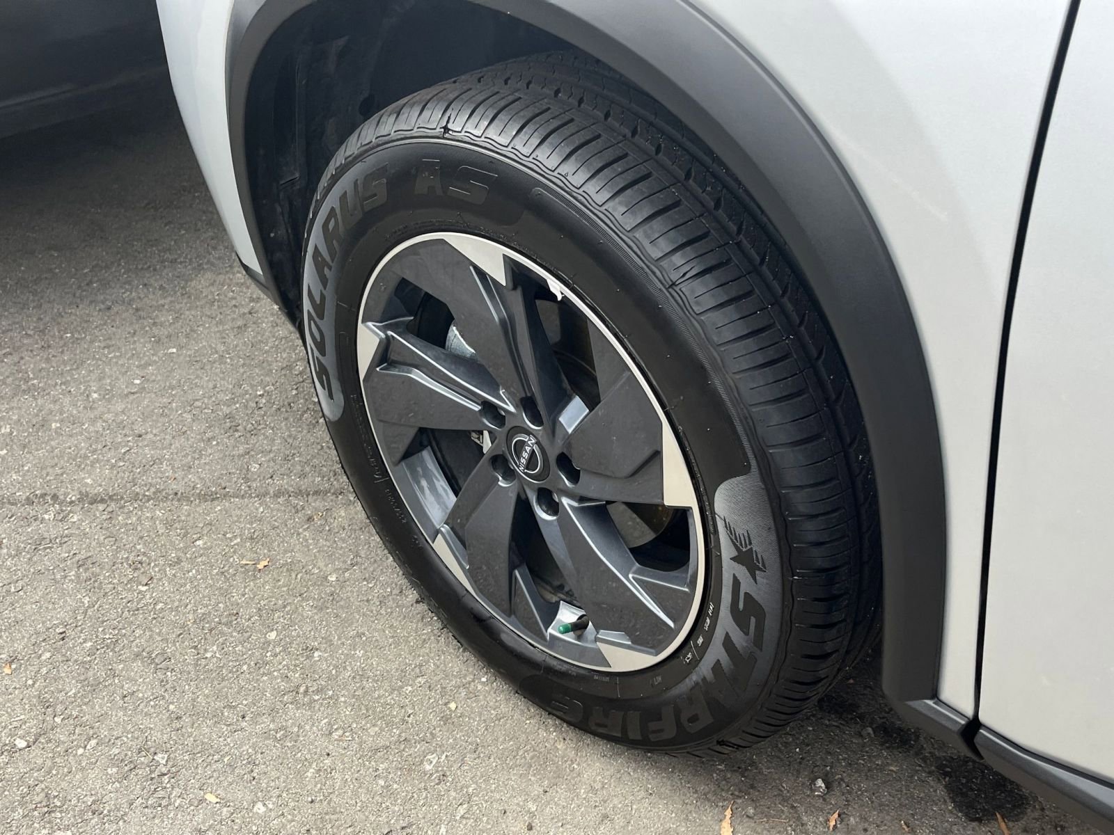 Used 2025 Nissan Rogue SV FWD image 32