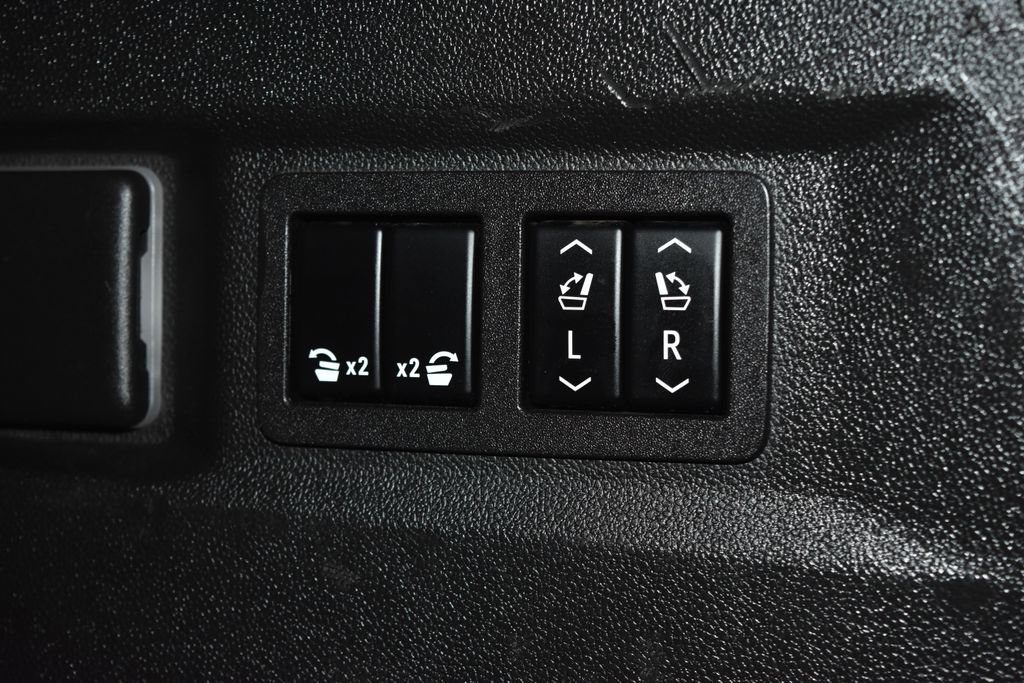 Used 2023 Chevrolet Tahoe Premier AWD/4WD image 31