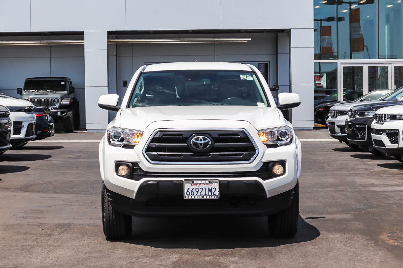 Used 2018 Toyota Tacoma SR5 AWD/4WD image 2