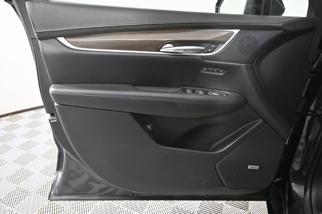Used 2018 Cadillac XT5 Platinum w/ Driver Assist Package image 18