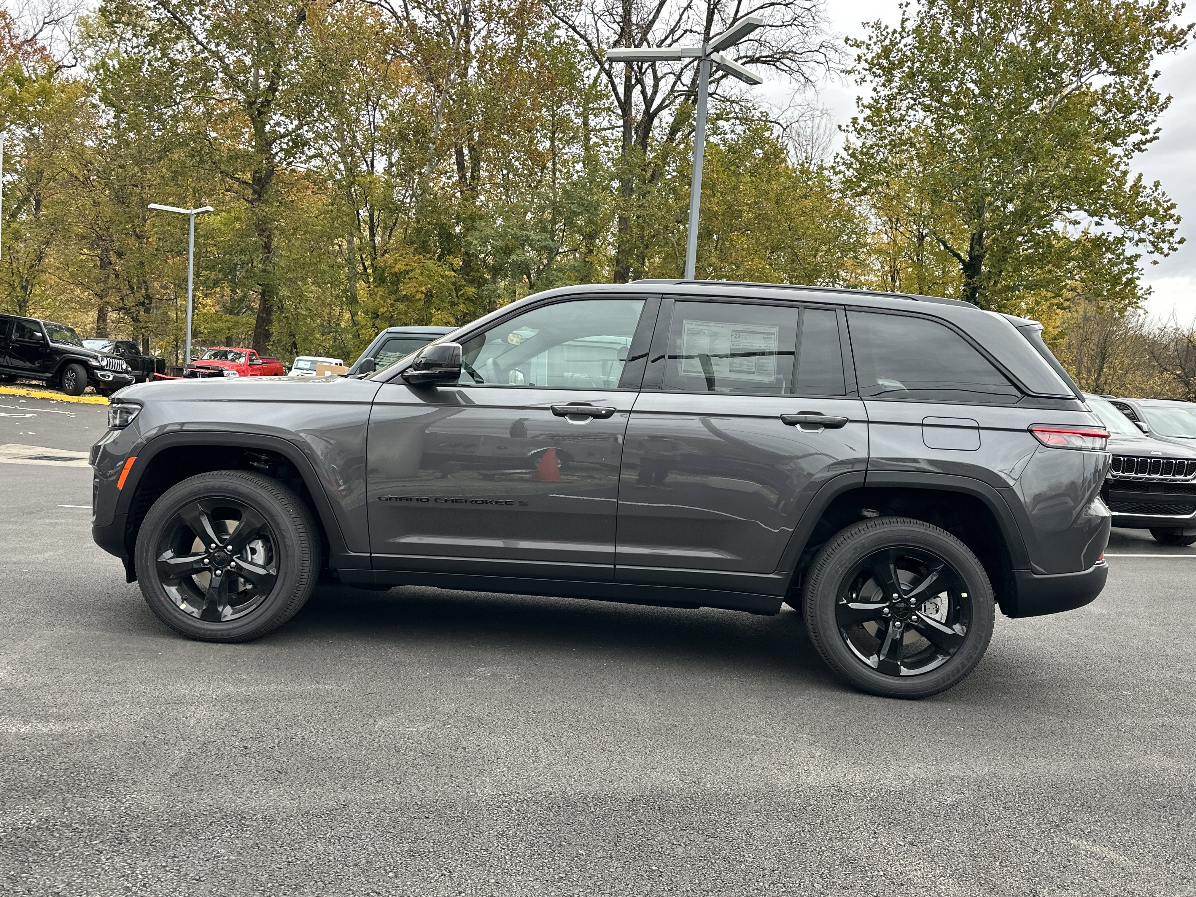 New 2025 Jeep Grand Cherokee Altitude image 26