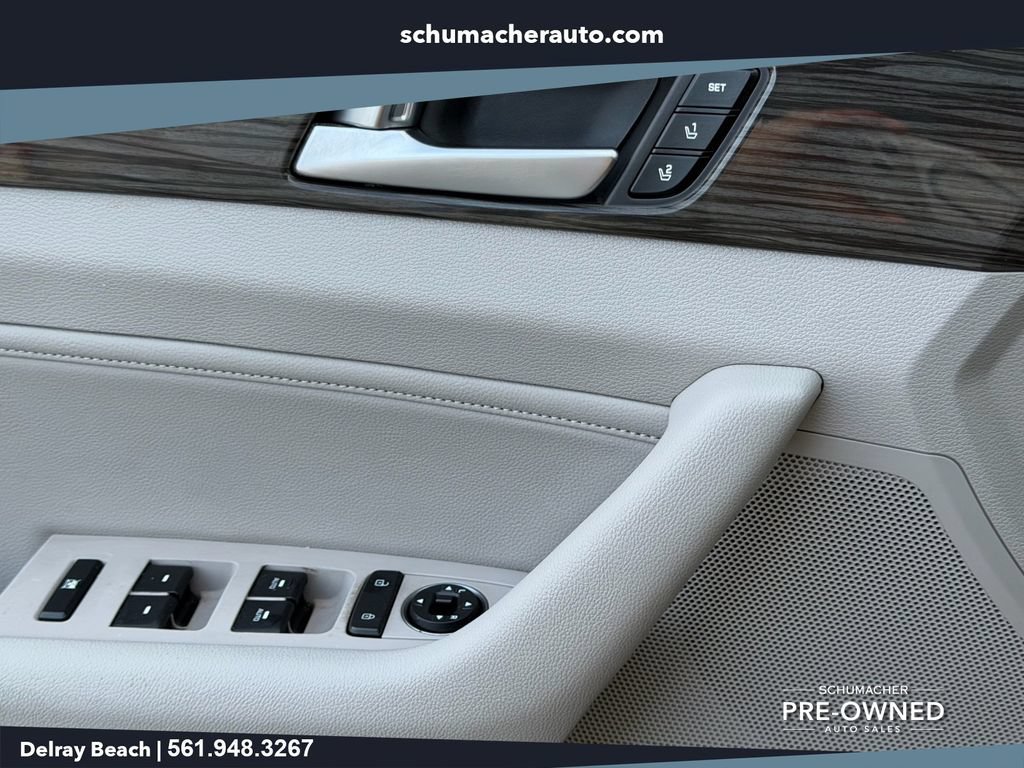 Used 2015 Hyundai Sonata Limited w/ Option Group 06 FWD image 28