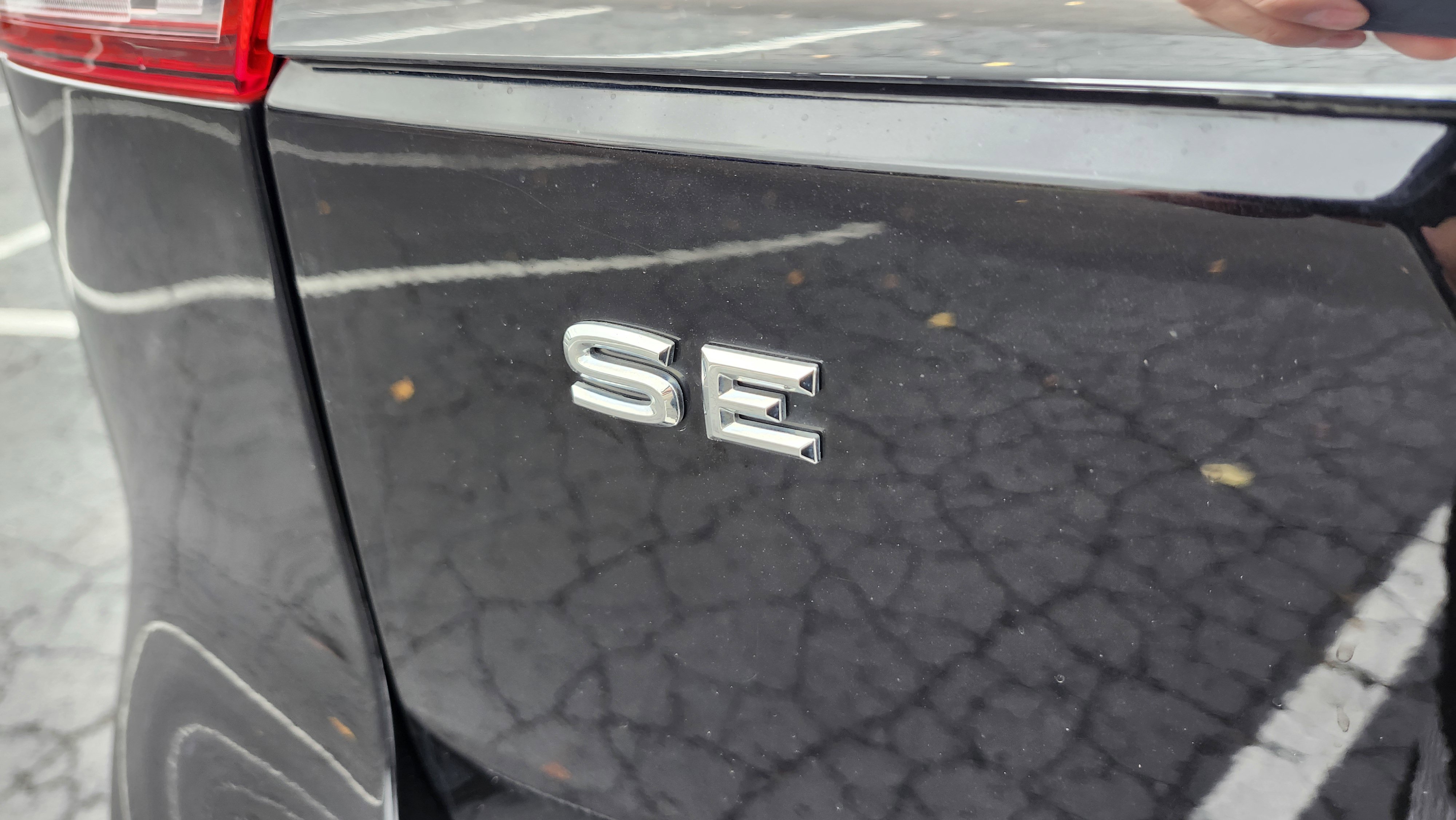 Used 2018 Volkswagen Atlas SE image 16