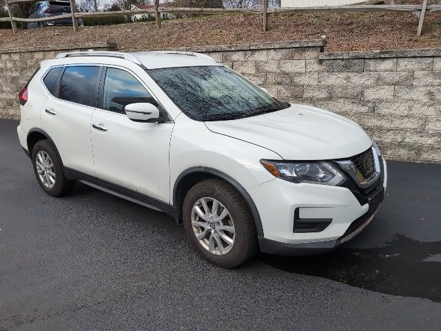 Used 2017 Nissan Rogue SV image 1