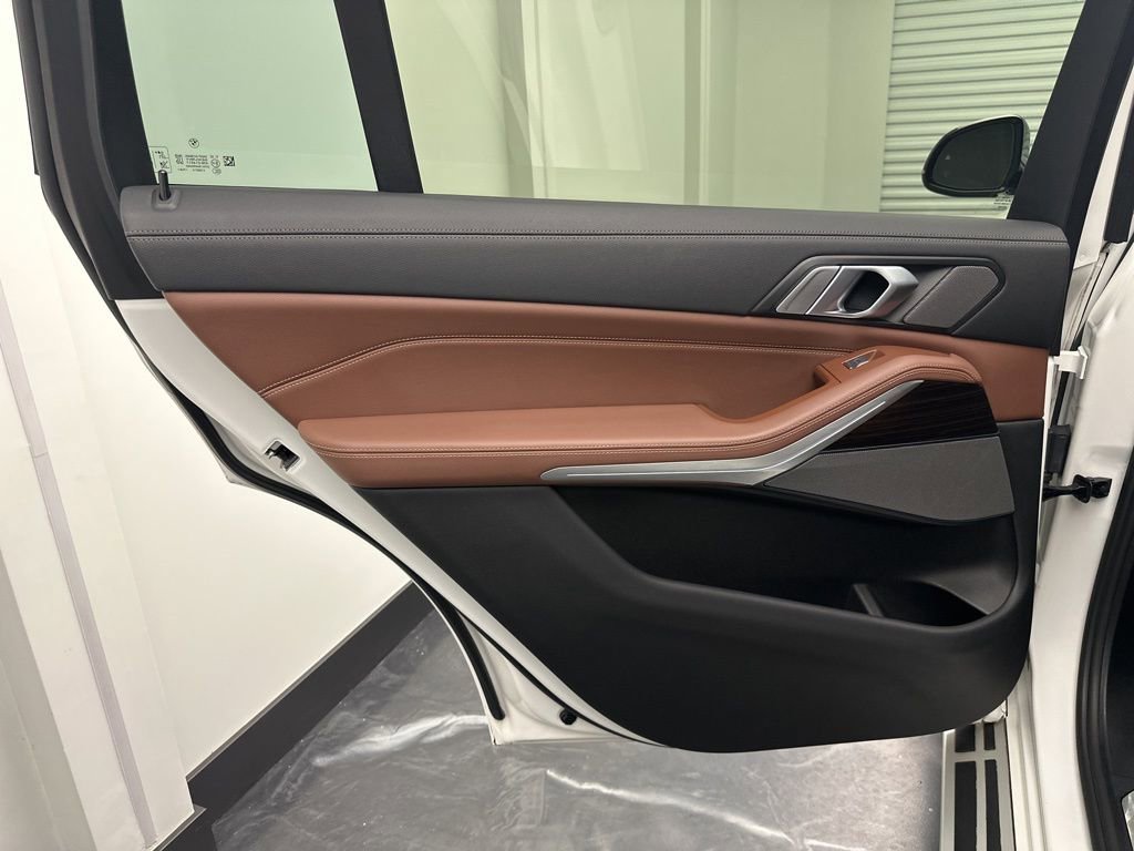 Used 2020 BMW X7 xDrive40i w/ Luxury Seating Package image 15