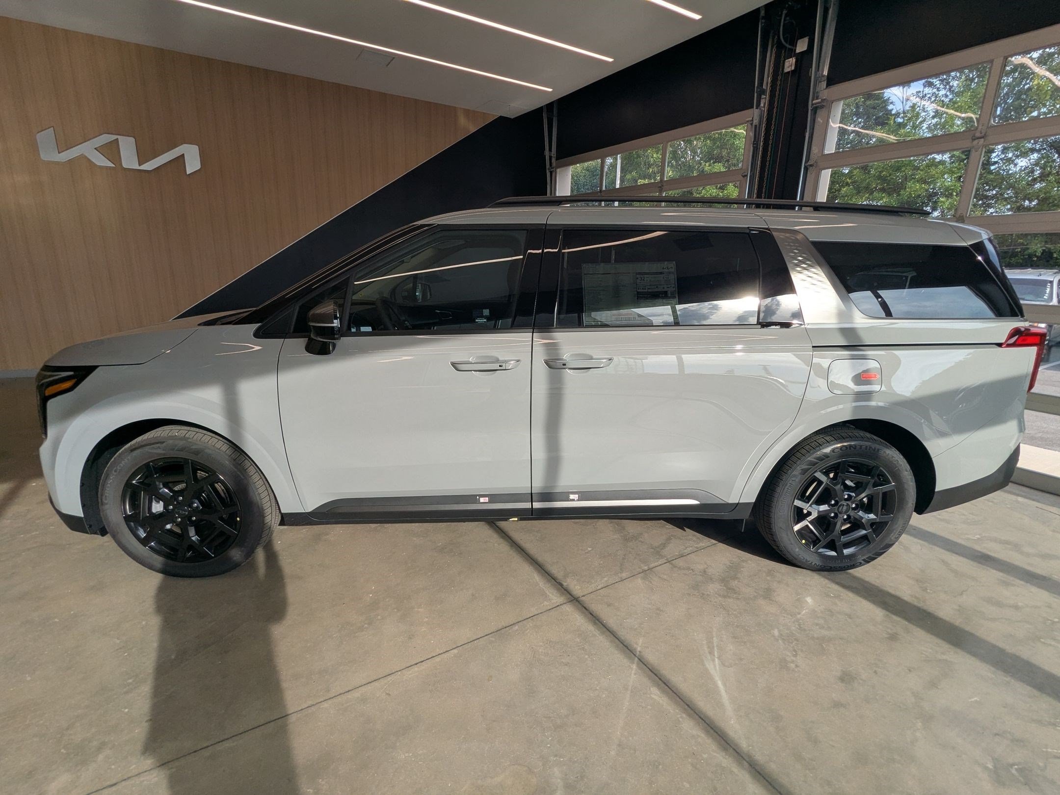 New 2027 Kia Carnival EX w/ Dark Edition Package FWD image 4