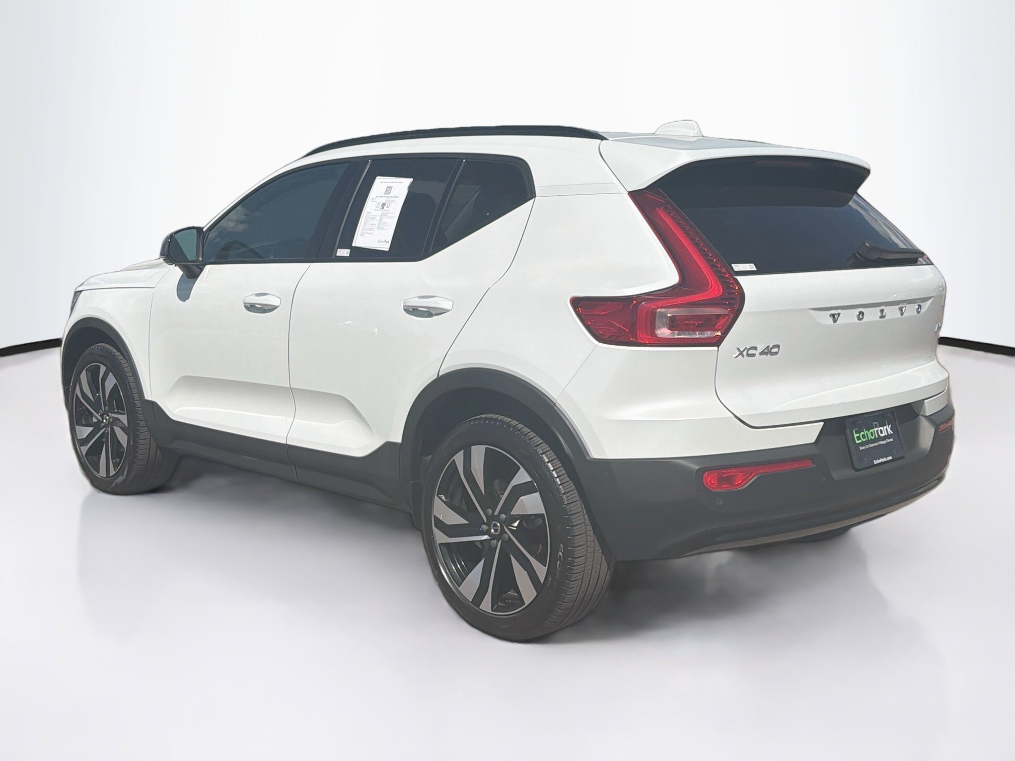Used 2025 Volvo XC40 B5 Plus AWD/4WD image 5