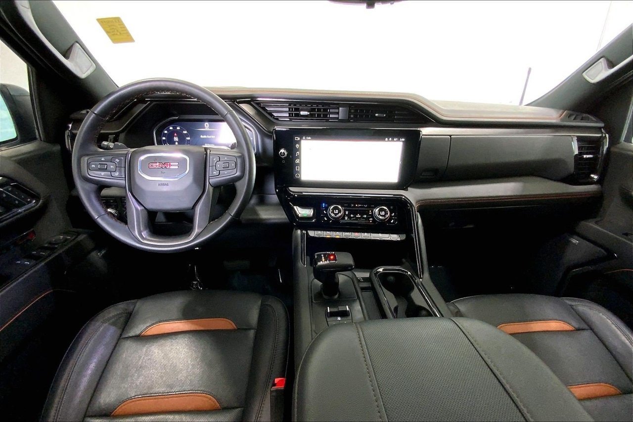 Used 2024 GMC Sierra 1500 AT4 w/ Technology Package AWD/4WD image 15