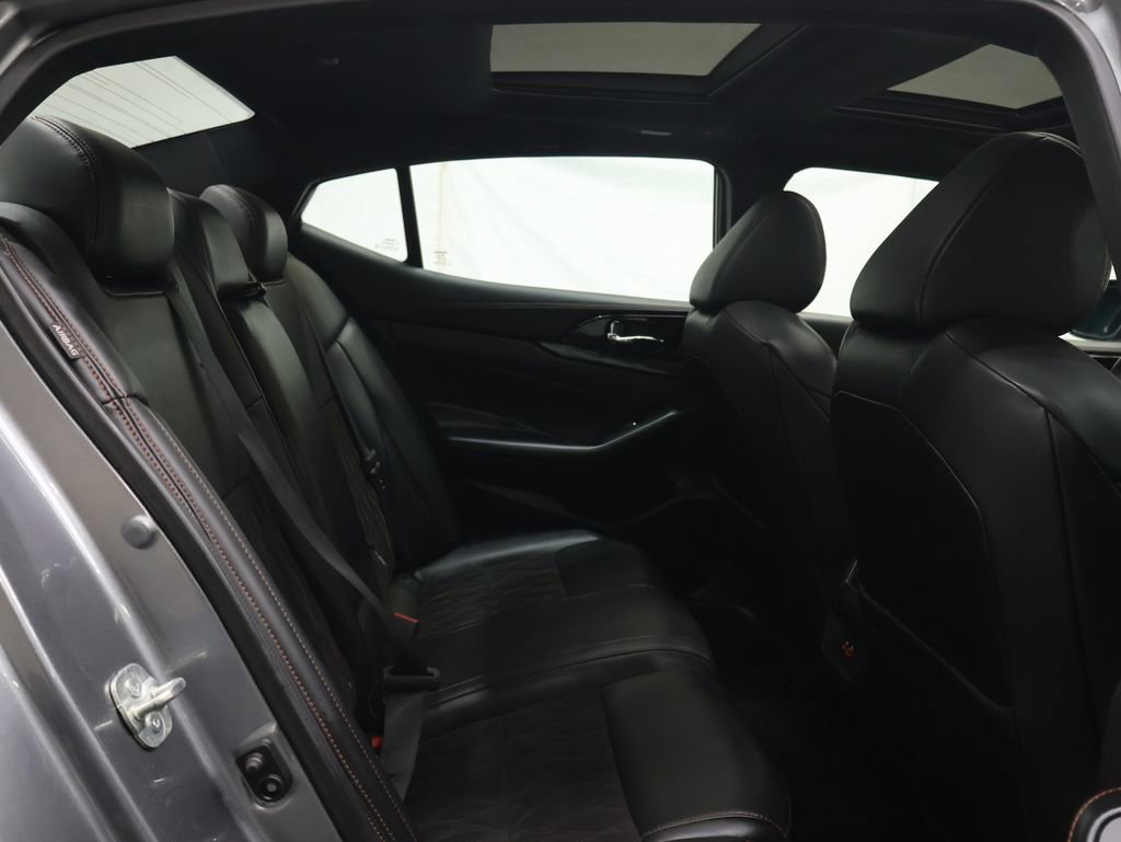 Used 2020 Nissan Maxima SR w/ Sport Mat Group FWD image 12