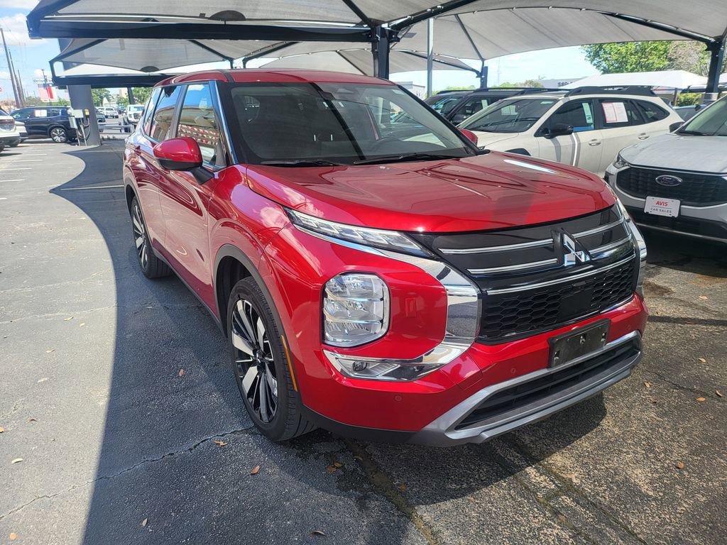 Used 2025 Mitsubishi Outlander SE AWD/4WD image 2